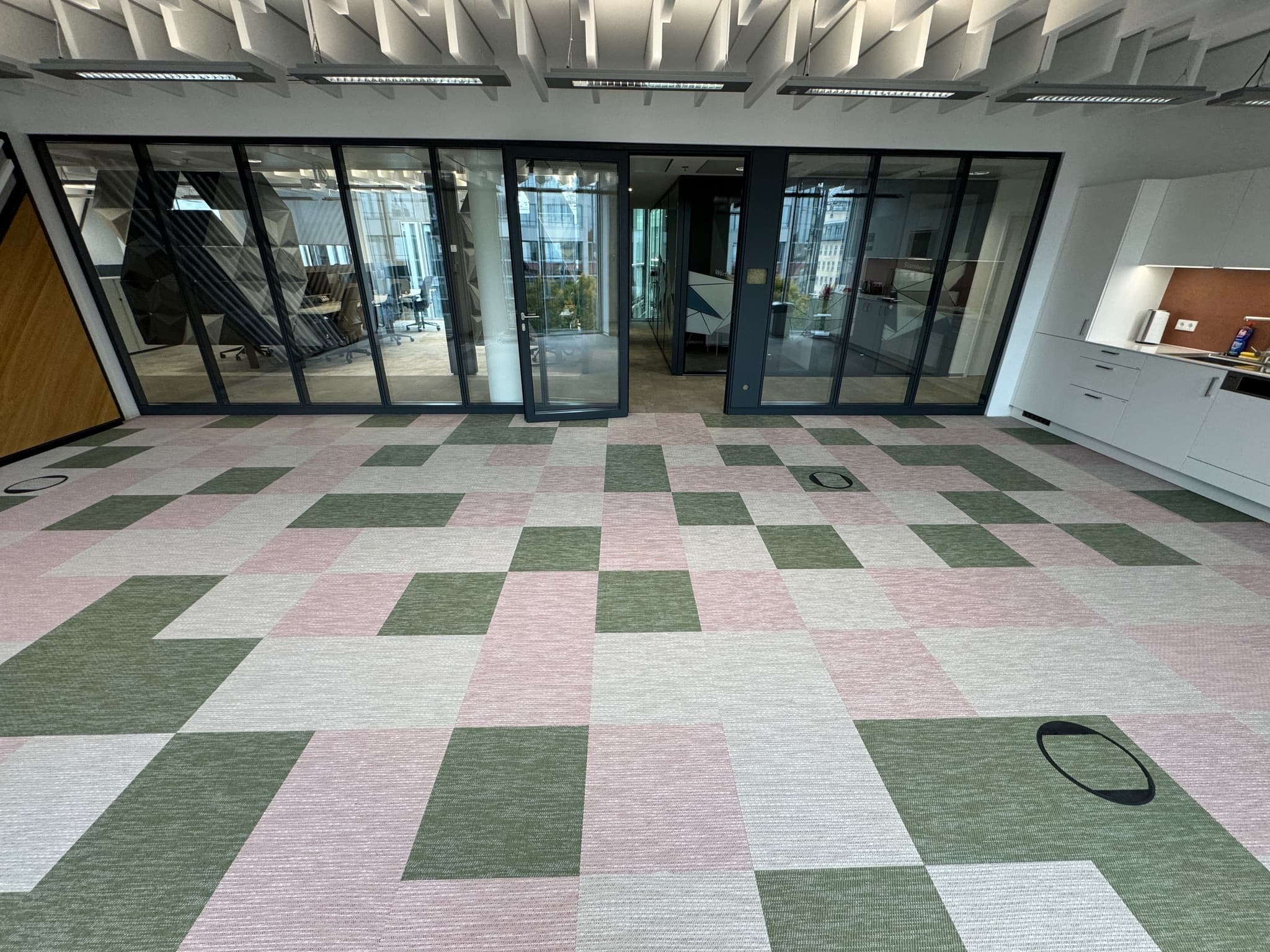 Teppichboden an der Hackerbrücke Atmos