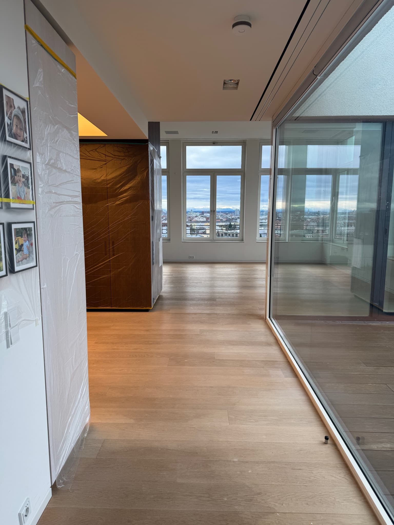 Parkett Aufbereiten / Weiss Ölen am Olympiapark